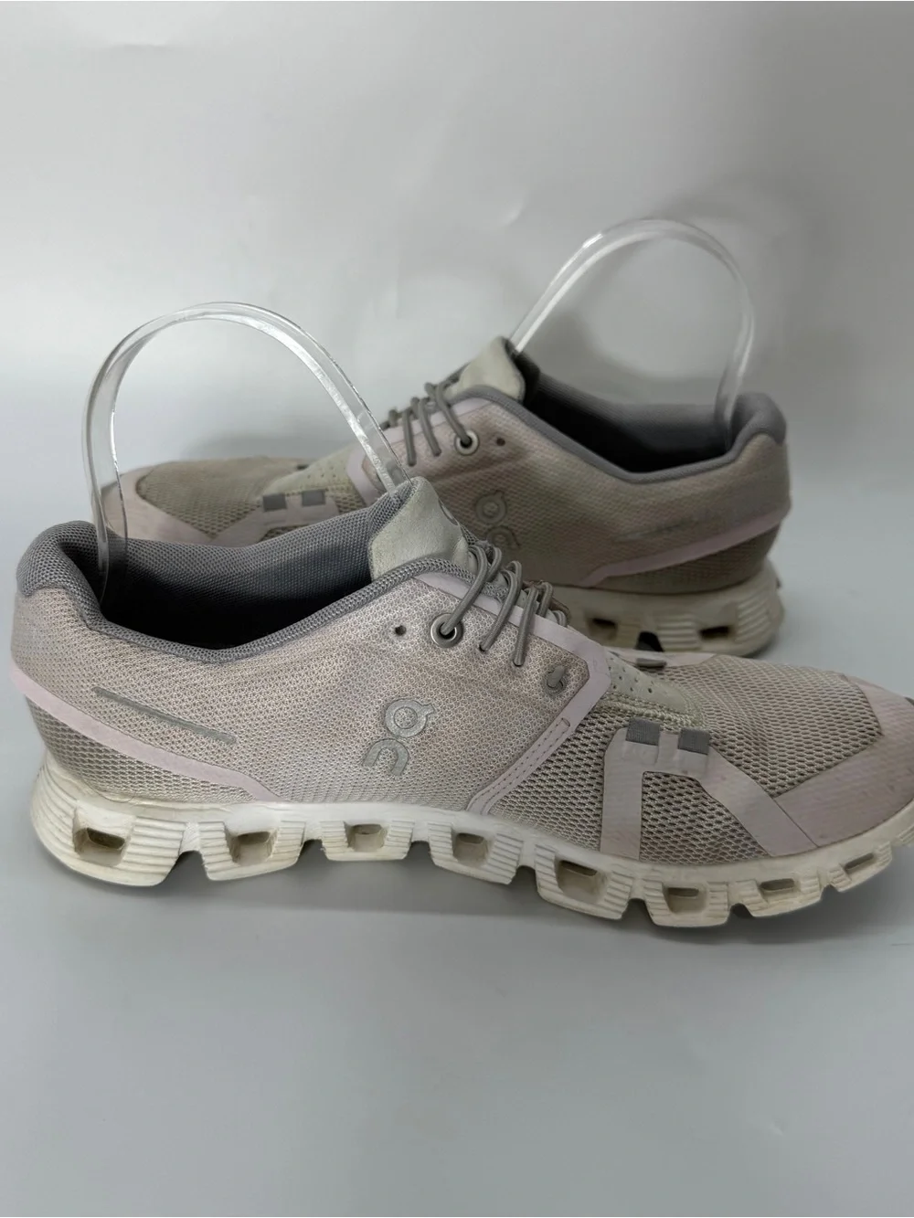 On Cloud 5 Lily/Frost Women’s Size 8 Lace-Up Low Top Mesh Athletic Sneakers